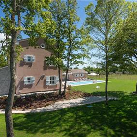 5 bedroom villa with pool near Pula, sleeps 10-12